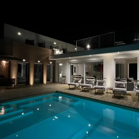 Olympia Pool Sea View Mountains Nature Sleeps 8 Air Conditioning Wi-fi ヴィラ